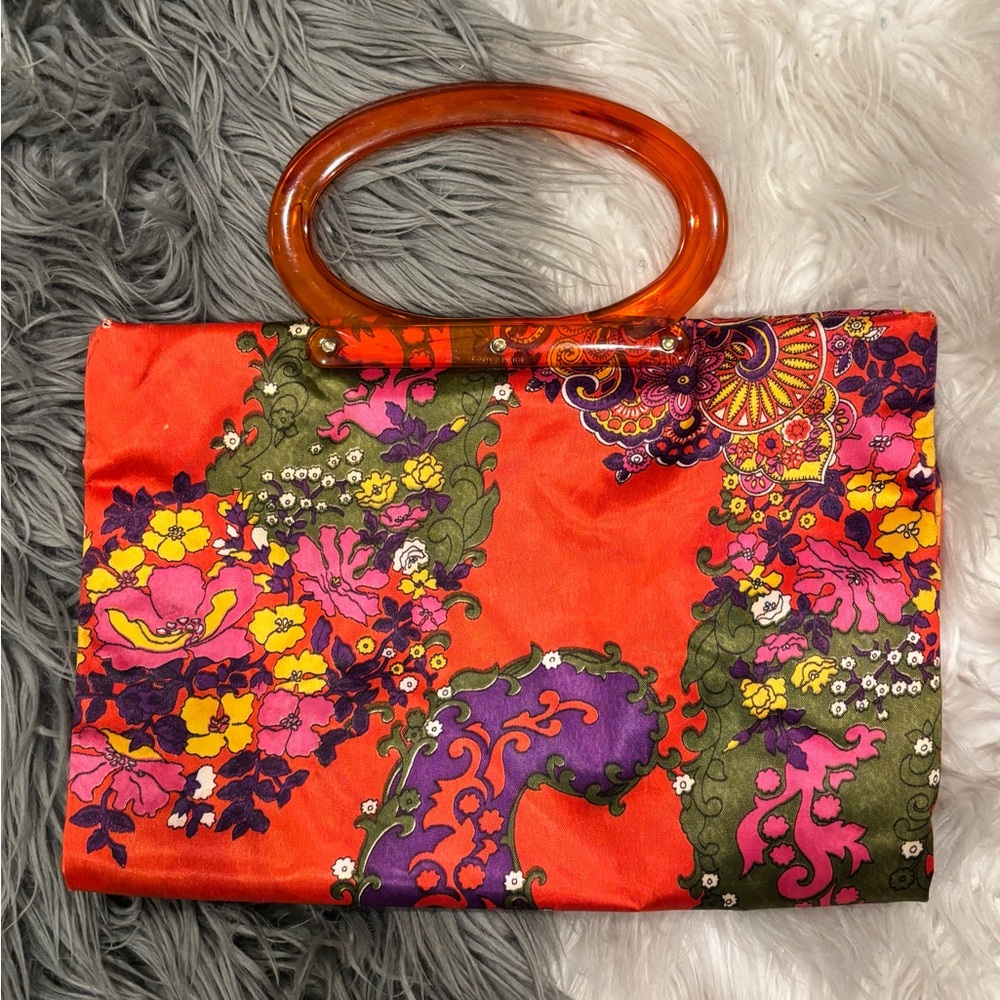 Vintage Retro 60s–70s inspired style
Floral Tapestry Clutch Fold-Out Tote